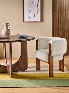 Sillón contemporáneo con respaldo curvo, patas de roble macizo y tela texturizada - Product Image 5