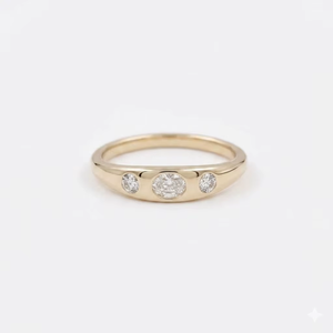 Bague de fiançailles trois pierres en or massif 14K, sertie en clos, avec diamant de laboratoire ovale certifié IGI, couleur E, clarté VVS, 0,30 carats au total, style signet East West - Product Image 1