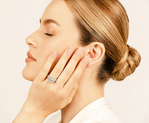 Bague de fiançailles Lasting Legacy en or massif avec diamant de laboratoire certifié taille coussin de 1,42 carat – Vente en gros, bague surprise - Product Image 4