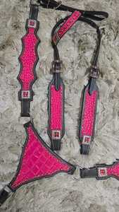 Harnais de selle en cuir rose vif style gladiateur western avec collier de poitrine et têtière pour cheval, durable, prêt à être expédié - Product Image 2