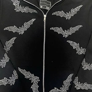 Sudadera personalizada con pedrería brillante, forro polar cálido, elegante, a la moda, para invierno, estilo urbano, cómoda y acogedora. - Product Image 4