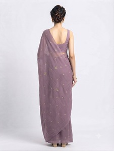 Sari de Crepé Lavanda con Bordado Dorado, Traje Tradicional Indio para Mujer, Estilo Casual, Largo hasta el Suelo, Corte Regular, Estilo Bollywood, Secado Rápido - Product Image 4
