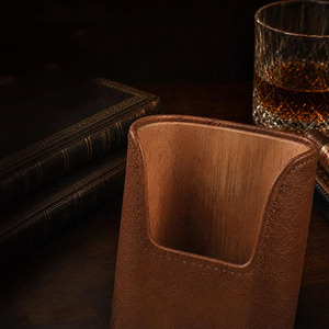 Estuche compacto para cigarros de cuero genuino con soporte integrado para cortador, ideal para amantes de los cigarros y viajeros. - Product Image 4