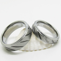 Bague en carbure de tungstène avec finition sablée et rainures diagonales, alliance étagée pour couples, bijoux tendance en gros
