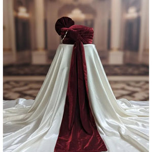 Turbante de novio de seda color granate hecho a mano con cristales y plumas - Product Image 5