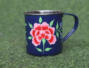 Mug en acier inoxydable avec revêtement extérieur en cuivre. Ce design est utilisé pour les mugs Moscow Mule dans les bars. - Product Image 1