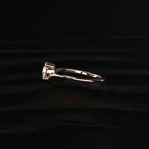 Nouvelle bague solitaire tendance 1 carat avec bande incurvée en or 14 carats, diamant de laboratoire éthique certifié IGI, bague de fiançailles élégante et luxueuse - Product Image 3
