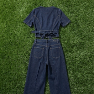 Conjunto de dos piezas de mezclilla para mujer: top cruzado de manga corta y jeans de pierna ancha con lazo en la cintura, atuendo casual y moderno. - Product Image 6