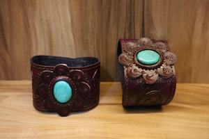 กำไลข้อมือหนังแท้ทำด้วยมือมีเครื่องมือที่ทำด้วยมือมีหินเทอร์คิวส์สำหรับใส่ได้ทั้งชายและหญิงเครื่องประดับแฟชั่นประจำวัน - Product Image 3