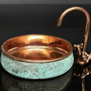 Évier de cuisine simple en cuivre oxydé fait main, finition satinée brossée, avec façade de protection, durable, artisanal, fabriqué en Inde - Product Image 4