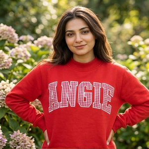T-shirt rouge à col rond pour femme, haute qualité, D9 Divine Nine Greek Life Apparels |   Pull à col montant personnalisé avec lettrage Angie Chenille - Product Image 1