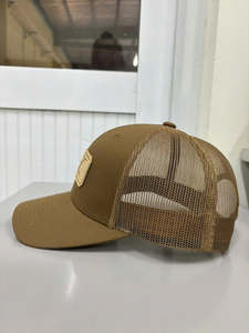 Gorras Trucker de Malla de 6 Paneles Unisex de Tela CVC en Color Personalizado con Logotipo de Cuero Grabado, para Uso Deportivo, Casual y al Aire Libre - Product Image 2