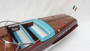 SUPER RIVA TRITONE - Modelo de Lancha Rápida de Madera Hecho a Mano por Fabricante Vietnamita, Pulido y Pintado - Product Image 3