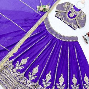 Lehenga Choli elegante semisellado con lentejuelas moradas y dupatta, listo para usar, ropa de fiesta premium de Royal Export. - Product Image 6