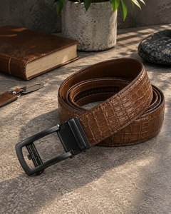 Ceinture automatique en cuir marron à imprimé crocodile pour homme avec boucle rectangulaire en plastique, style décontracté, design durable - Product Image 4