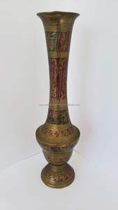 Vase à fleur en laiton au design moderne personnalisé Vase de bureau fait à la main Pot de fleur en métal de table pour mariages décorations de table - Product Image 5