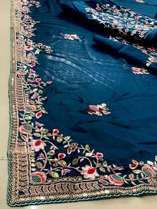 Sari Azul Marino Premium con Bordado Floral, Blusa de Diseñador y Borlas, Sari de Lujo para Bodas y Fiestas para Mujer - Product Image 5