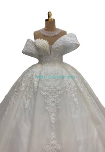Vestido de Novia de Seda Hecho a Mano de Lujo - Traje Nupcial Personalizado con Encaje, Satén y Tul - Product Image 3