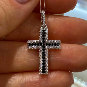 Colgante de cruz de diamantes en blanco y negro, plata de ley 925, colgante de cruz con moissanita, joyería hip hop, regalo para ella - Product Image 1
