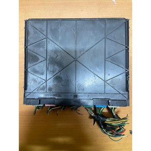 Module de commande de carrosserie (BCM) / Unité de commande moteur (ECU) compatible avec Chevrolet Equinox 2.4L, référence OEM 13577850, fabriqué par Chevrolet - Product Image 1