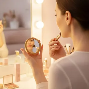 Miroir à main rond en bambou moderne - Léger et portable pour les voyages, l'extérieur et les cadeaux - Product Image 2