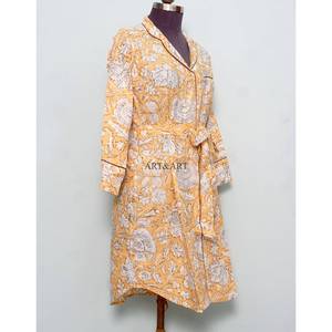 Robe de soirée moulante mi-longue pour femme, en coton indien de luxe, imprimé numérique à motifs floraux, col en V, manches 3/4, écologique - Product Image 5