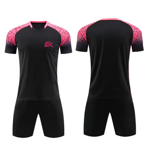 Conjunto de Camiseta de Fútbol Sublimada con Degradado Negro y Rosa para Hombre, Manga Corta, Absorbe la Humedad, Ajuste Atlético, Uniforme de Fútbol - Product Image 1