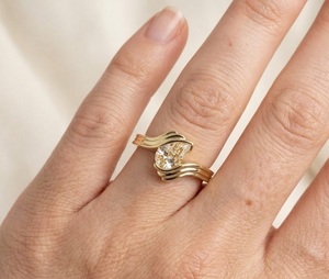 Bague de fiançailles solitaire taille poire avec bande ondulée en or jaune 14K/18K, diamant de laboratoire certifié IGI, bijoux fins, cadeau - Product Image 3