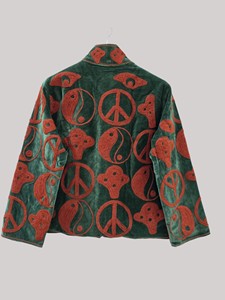 เสื้อแจ็คเก็ตบอมเบอร์กำมะหยี่สีเขียว พิมพ์ลายหยินหยางสีแดง แขนยาว คอตั้ง ปิดด้วยซิป เหมาะสำหรับผู้ใหญ่ ใส่ได้ในฤดูใบไม้ร่วง - Product Image 4