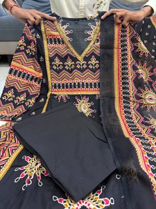 Conjunto de Vestido Anarkali de Algodón Puro Premium con Pantalón y Dupatta, con Trabajo Artesanal, Compre Directamente del Proveedor Indio a Precio de Mayoreo - Product Image 5