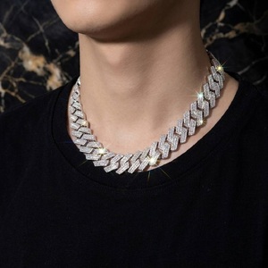 Collier chaîne cubaine en argent sterling 925 avec diamants Moissanite VVS pour un style clubbing et un usage cadeau. - Product Image 2