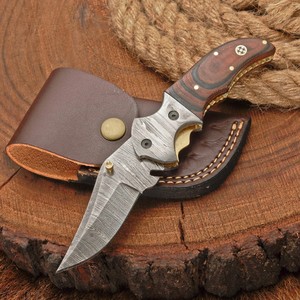 Navaja Plegable de Acero de Damasco con Mango de Madera y Empuñadura de Latón, Punta Caída, para Caza, 7 Pulgadas de Largo, para Camping, Aire Libre y Uso Diario - Product Image 1