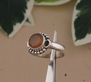 แหวนแต่งงานมูนสโตนสีพีชธรรมชาติ เงินแท้ 925 แหวนมูนสโตนสีแชมเปญ คลาสสิก โรแมนติก แหวนเงินสัญญา ขายส่ง - Product Image 2