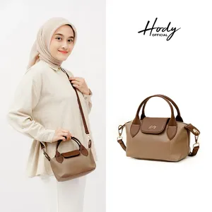 Sac à bandoulière Hody pour femme en cuir microfibre imperméable de 7 pouces, marron, fermeture minimaliste à cadenas, poignée unique, utilisation quotidienne toutes saisons - Product Image 1
