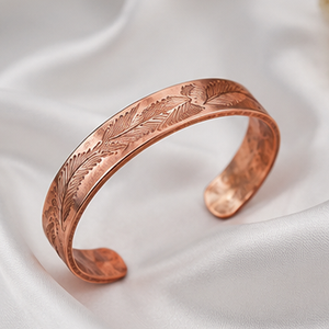 Pulsera de Cobre Texturizada Premium con Diseño Botánico y Brazalete Abierto, Joyería Minimalista, Creaciones Antiguas Hechas a Mano, Tamaño Personalizable, Logotipo, Regalo - Product Image 1