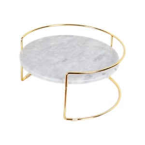 Increíble Soporte para Pastel Hecho a Mano de Mármol y Metal para Ocasiones Festivas y Celebraciones, Diseño Clásico que Nunca pasa de Moda, Ecológico - Product Image 4