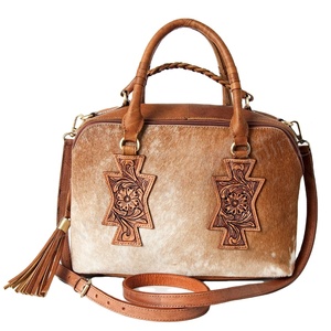 Nouvel arrivage de sac fourre-tout en cuir usiné de style bohème, sacs à main sculptés à la main pour femmes, sac à usage multiple - Product Image 1