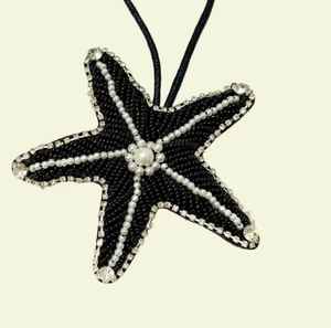 Colgante o llavero de flor de lirio tigre rosa con cuentas, bordado con cuentas de semillas, para bolso o cartera, para ella - Product Image 1