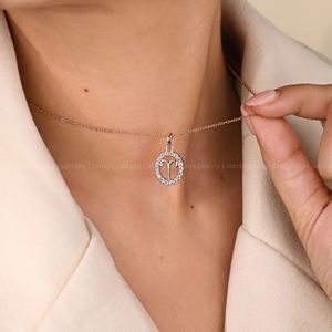 Deslumbrante colgante del horóscopo de Aries en oro rosa con diseño de halo redondo para mujer - Product Image 3