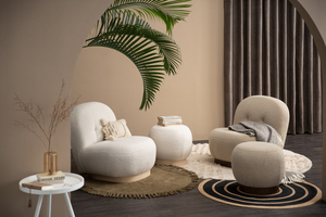 Fauteuil lounge moderne du milieu du siècle, rembourré en tissu blanc doux, avec pieds en bois massif robustes, pour villa - Product Image 4
