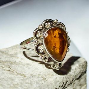 Bague unisexe en argent sterling 925 avec pierre précieuse taille poire, ambrée, motif floral tendance, sertie clos, pour anniversaire et fête - Product Image 1