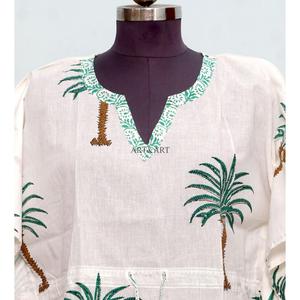 Caftán 100% algodón orgánico con cuello en V, mangas aireadas, estampado de palmeras, transpirable, ropa de mujer para todas las estaciones. - Product Image 3