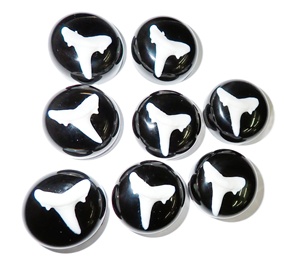 Dents de requin artificielles modernes en plastique cabochon rondes 25x25 mm noires à fond plat pour l'artisanat et la fabrication de bijoux - Product Image 1
