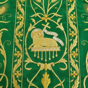 Chasuble verte brodée, vêtement liturgique pour prêtre catholique romain, robe liturgique avec motif floral doré, design personnalisé - Product Image 6