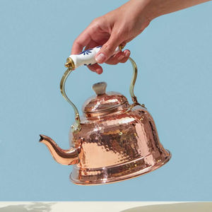 Tetera clásica de cobre, utensilio de cocina atemporal esencial para configuraciones de cocina tradicionales y rituales culinarios culturales en todo el mundo. - Product Image 6