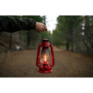 Lanterne en métal rouge personnalisable en gros avec abat-jour en verre, durable pour une utilisation en extérieur, forme cylindrique - Product Image 6