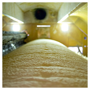 Pâte à papier kraft de haute qualité, blanchie, issue de bois dur, vierge et recyclée, en vente en ligne - Product Image 1