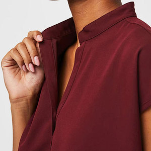 Blouse d'uniforme médical pour femme, bordeaux, à manches courtes, en polyester tissé, avec détection d'aiguilles - Product Image 6