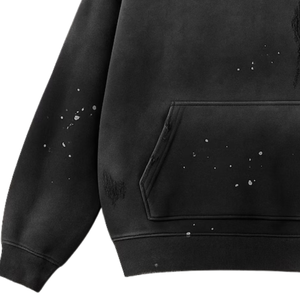 Sudadera con capucha negra desgastada con salpicaduras de pintura, estilo urbano, al por mayor - Product Image 5