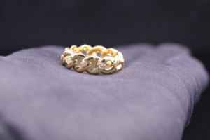 Montre bague tendance en moissanite style urbain avec sertissage griffe pour fiançailles, mariage et anniversaire - Product Image 3